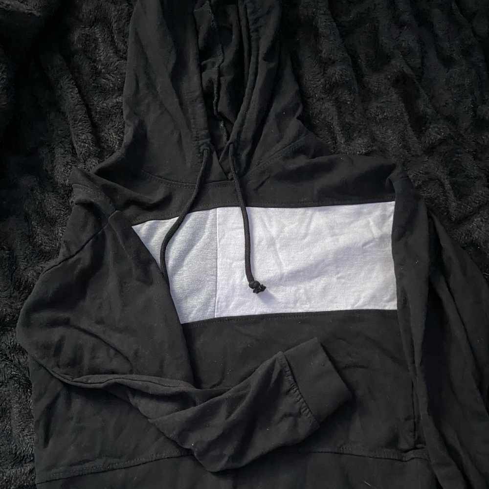 Black color block cropped sweatshirt